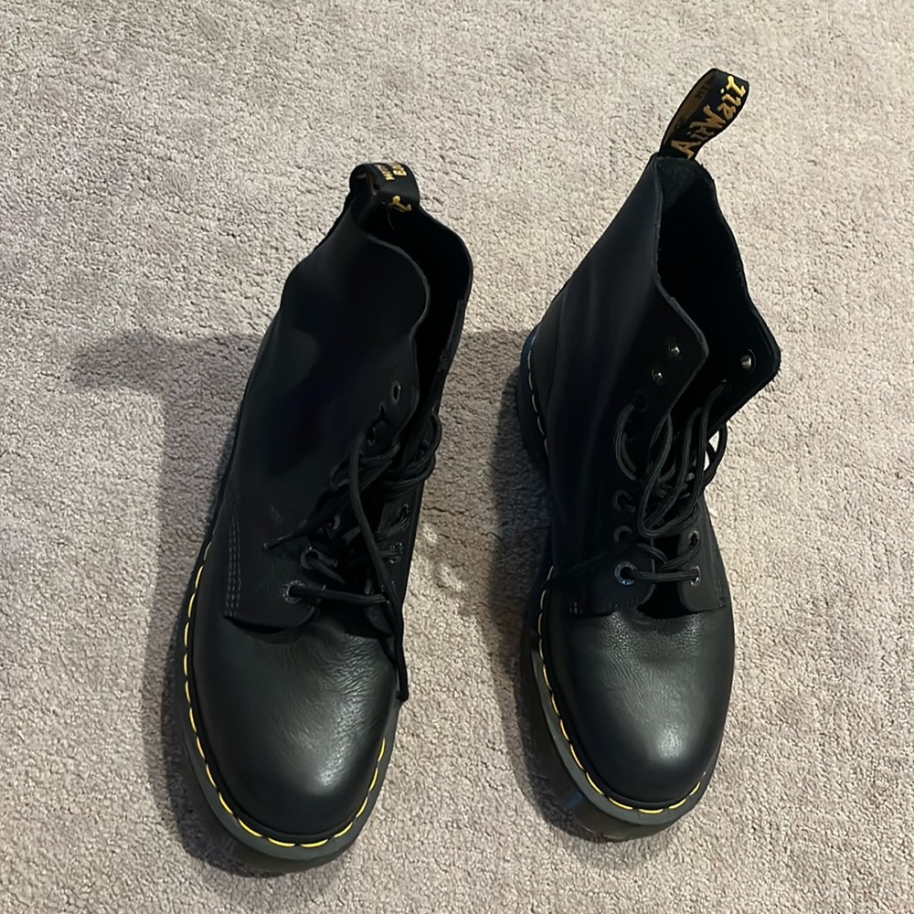 NEW Dr Martens Air Wear Black Size 11